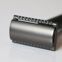 HKM-528595 Durable Manual Shaver with 10 Double-Sided Blades, Zinc Alloy Cutter Head and Copper Handle
