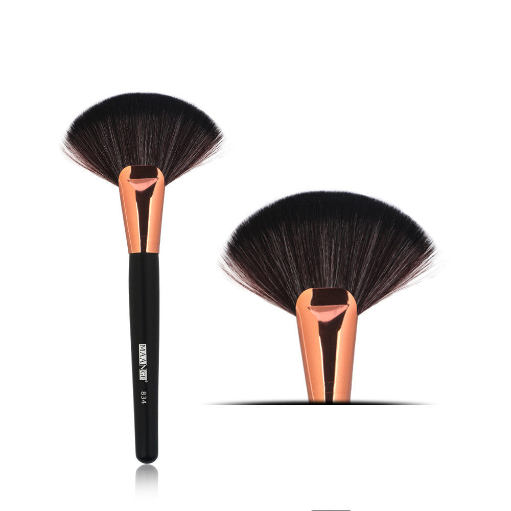 HKM-371667 Large Blush Brush with Wooden Handle and Corrugated Silk Nylon Wool bristles, 21.5cm Size