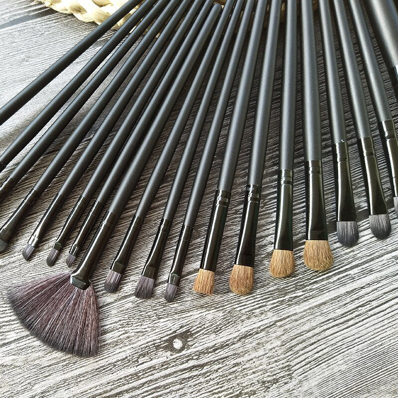 HKM-337747 Wooden Handle Makeup Brush Set with Man-Made Fiber Bristles