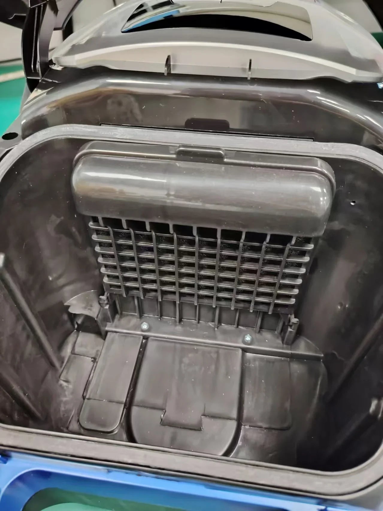 KTX-592659 Powerful 2000W Bagged Canister Vacuum Cleaner for Carpets and Home Use