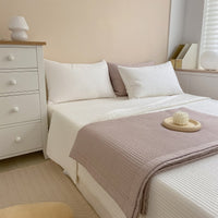 HKM-000787 Cotton Three-Piece Bed Cover Set with Quilted Summer Blanket and Pillowcases, Korean Style