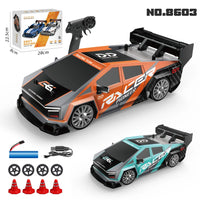 HKM-005395 1:24 Electric Remote Control Drift Car with 2.4G Wireless Technology - Perfect for Kids Ages 5 and Up, Includes Light Features