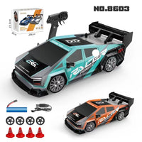 HKM-005395 1:24 Electric Remote Control Drift Car with 2.4G Wireless Technology - Perfect for Kids Ages 5 and Up, Includes Light Features
