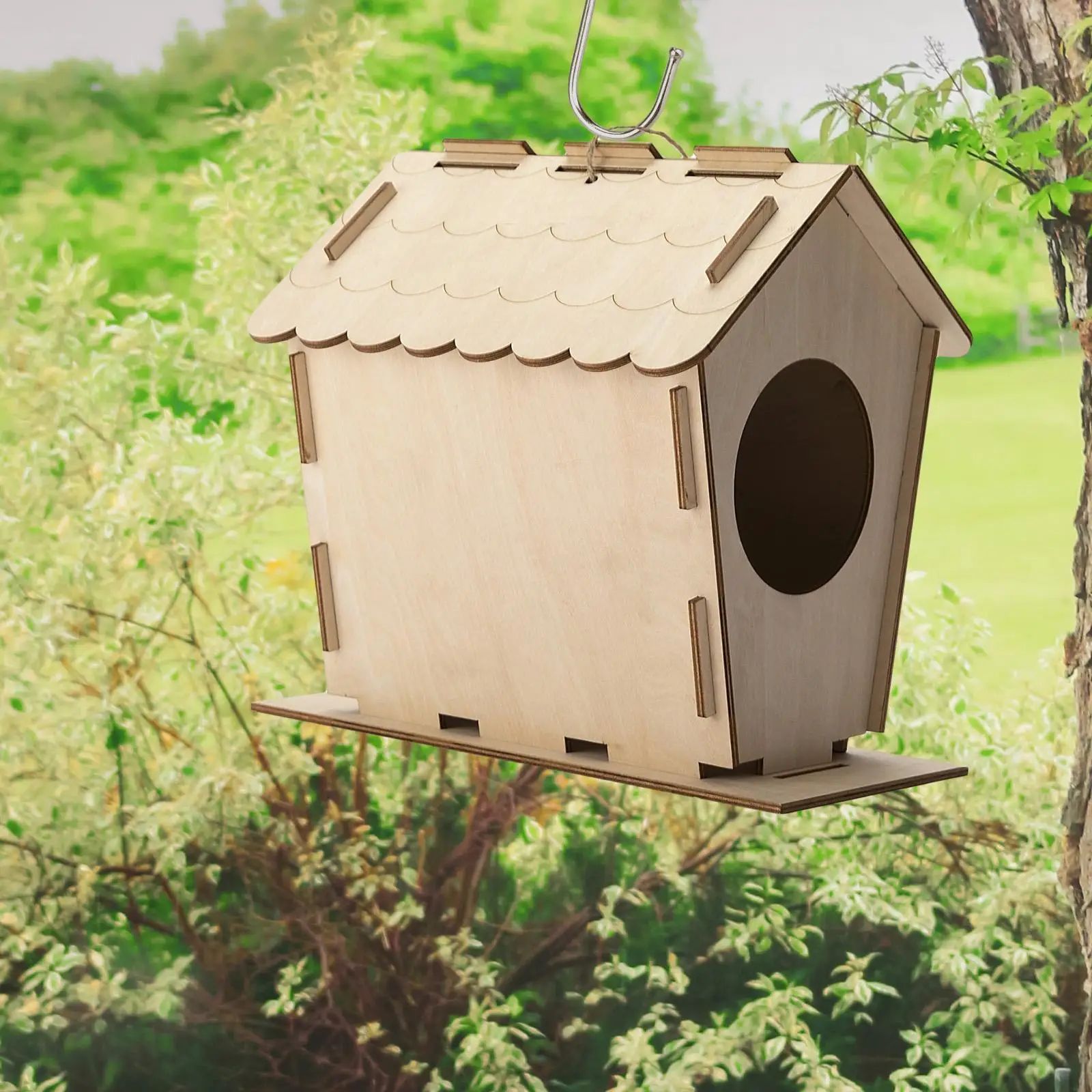 HKM-016531 Wooden Lace Roof Bird House - Durable Poplar Nesting Box for Outdoor Use