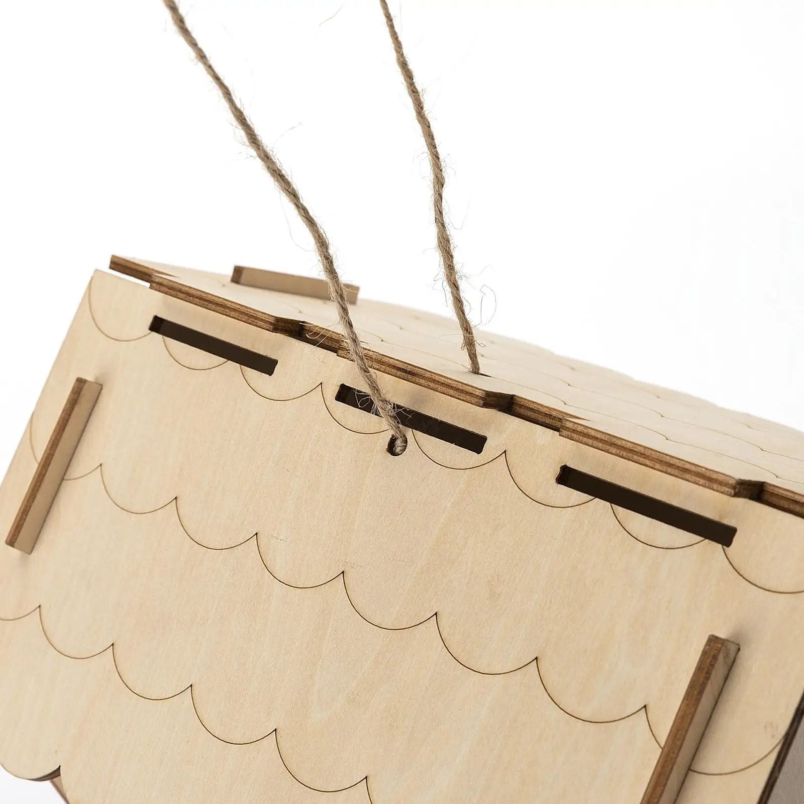HKM-016531 Wooden Lace Roof Bird House - Durable Poplar Nesting Box for Outdoor Use