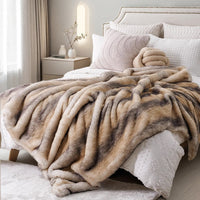 HKM-021523 Striped Velvet Blanket - Soft & Cozy for Autumn and Winter, Available in Two Sizes