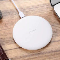 HKM-024851 10W Qi-Compatible Wireless Charger with Indicator Light and Micro USB Interface