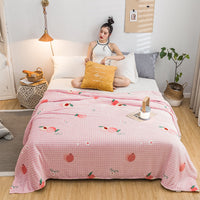 HKM-048531 Peach Pattern Flannel Thermal Blanket for Cozy Comfort