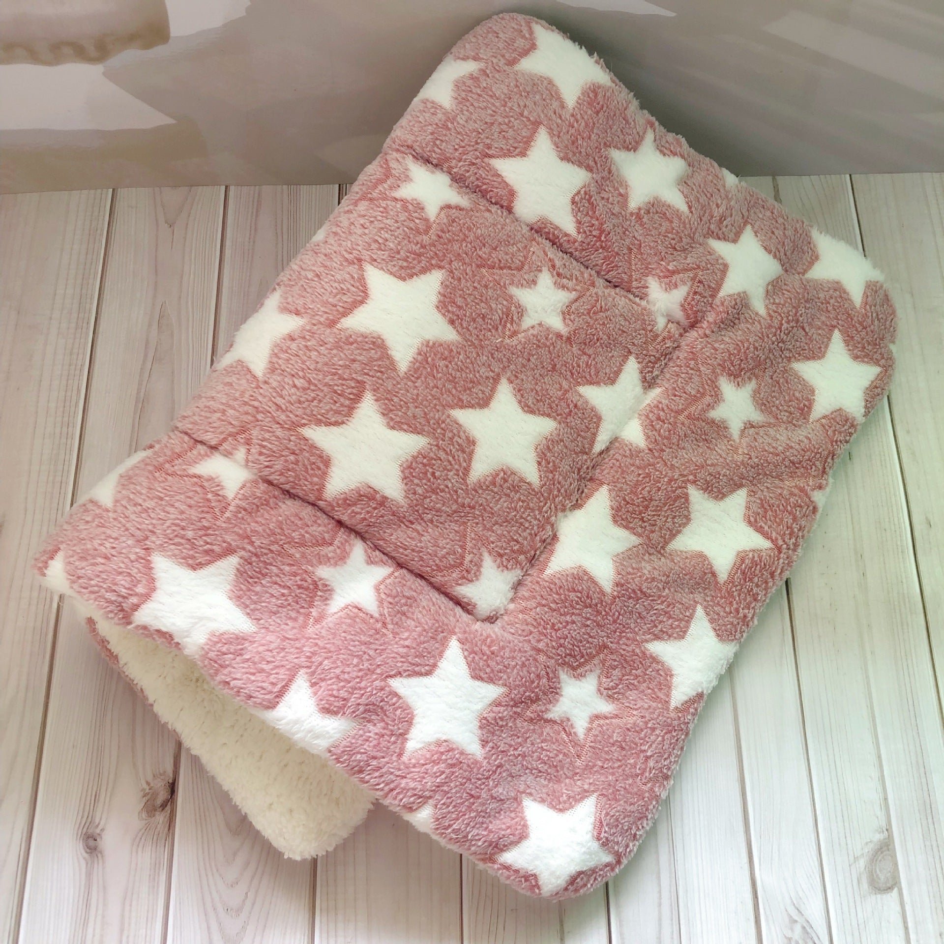 HKM-049811 Cozy Flannel Pet Blanket for Dogs and Cats in Vibrant Colors