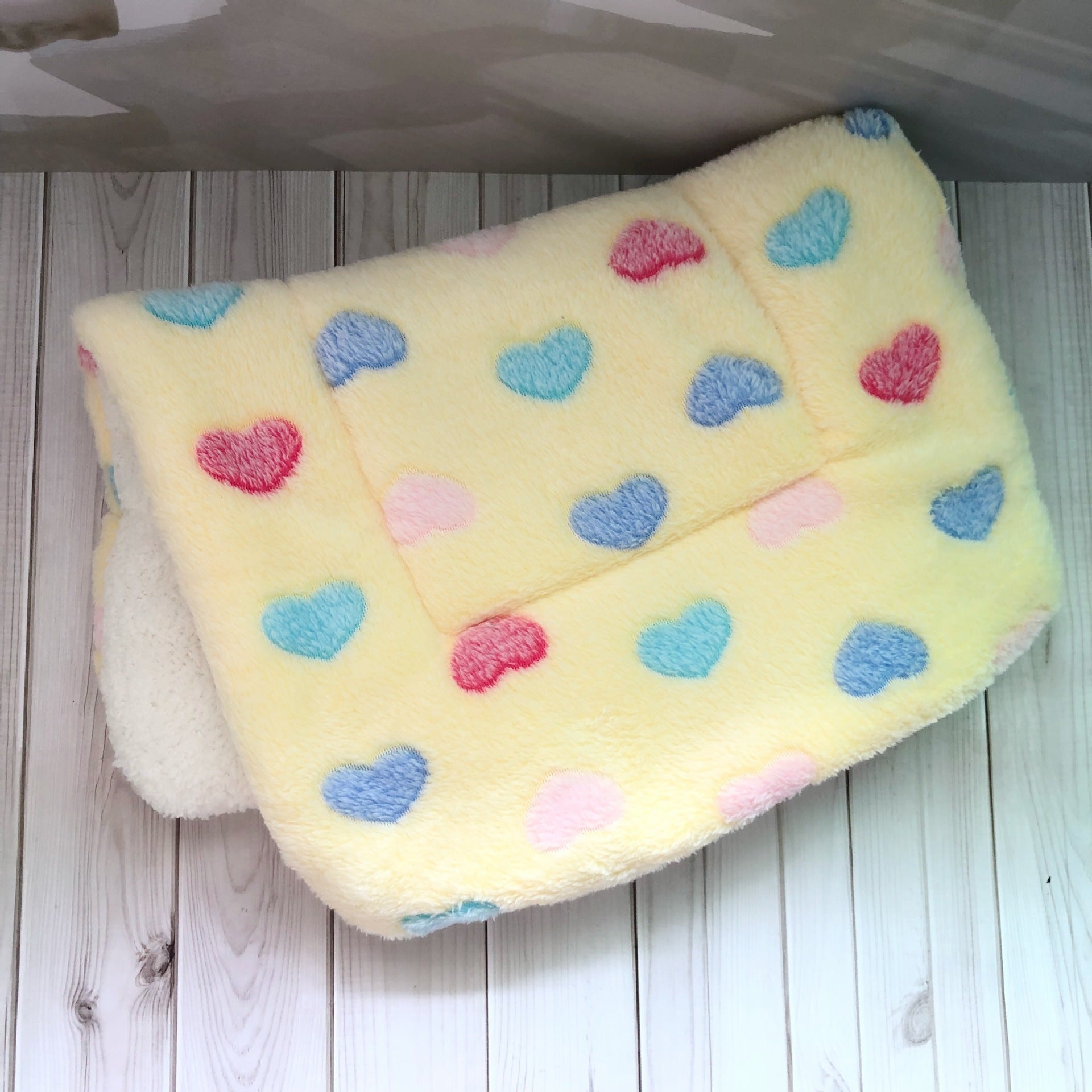 HKM-049811 Cozy Flannel Pet Blanket for Dogs and Cats in Vibrant Colors