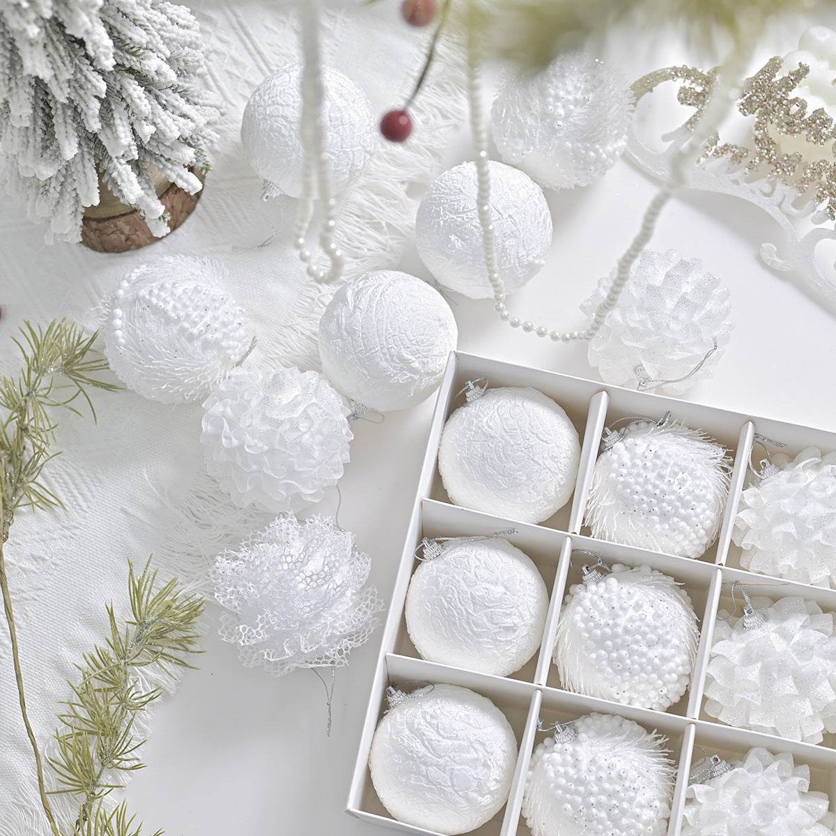 HKM-055251 Decorative Lace Glitter Foam Christmas Ball Pendant for Holiday Gift Packaging