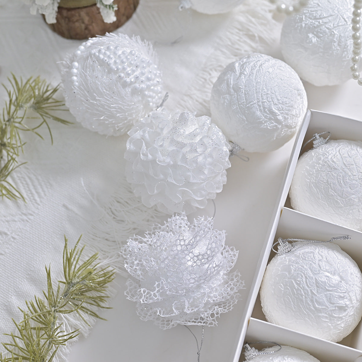 HKM-055251 Decorative Lace Glitter Foam Christmas Ball Pendant for Holiday Gift Packaging