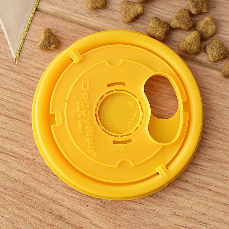 HKM-056723 Soft Rubber Pet Food Tumbler Ball for Small Dogs - 82mm Diameter, ABS & Polypropylene Construction