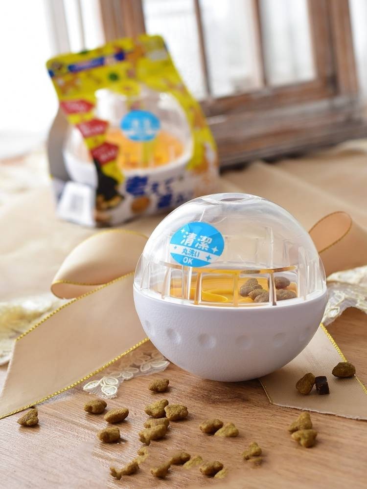 HKM-056723 Soft Rubber Pet Food Tumbler Ball for Small Dogs - 82mm Diameter, ABS & Polypropylene Construction