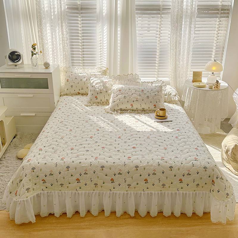 HKM-060051 Three-Piece Floral Cotton Lace Embroidery Quilted Bed Cover Set
