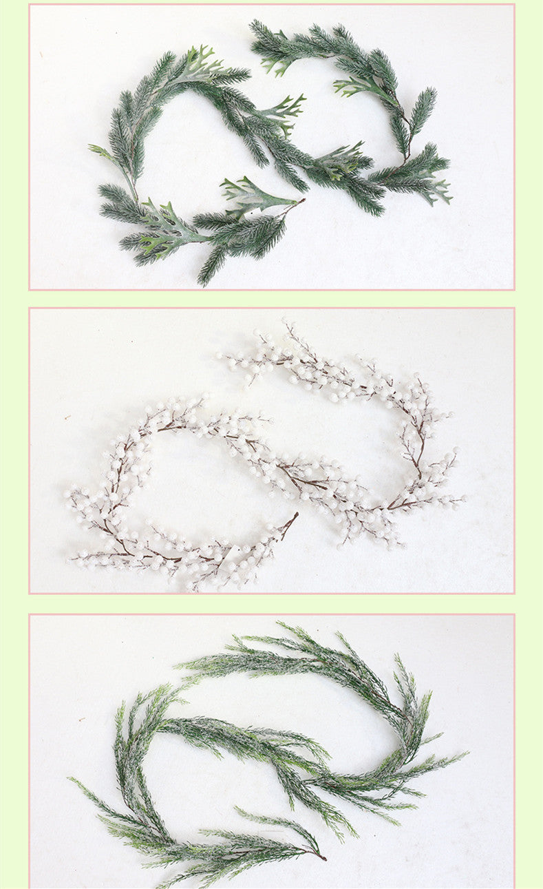 HKM-069075 Creative Snowflake Pine Branch Decoration with Red Fruit Ornaments