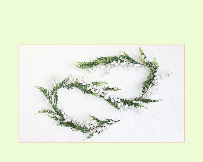 HKM-069075 Creative Snowflake Pine Branch Decoration with Red Fruit Ornaments