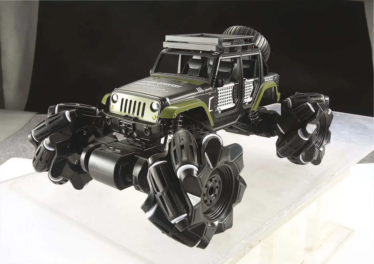 HKM-070931 1/18 Scale Electric Gesture-Controlled Off-Road Drift Car - Ready-to-Go RC Vehicle for All Ages