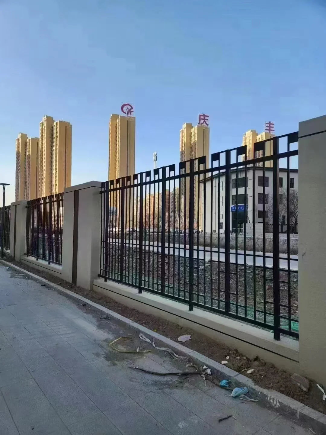 KTX-071443 Corten Steel Anti-Climb Decorative Fence - Outdoor Wrought Iron Guardrail with Black Powder Coating