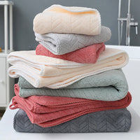 HKM-076115 Coral Fleece Bath Towel - Soft, Absorbent, Thickened for Comfort
