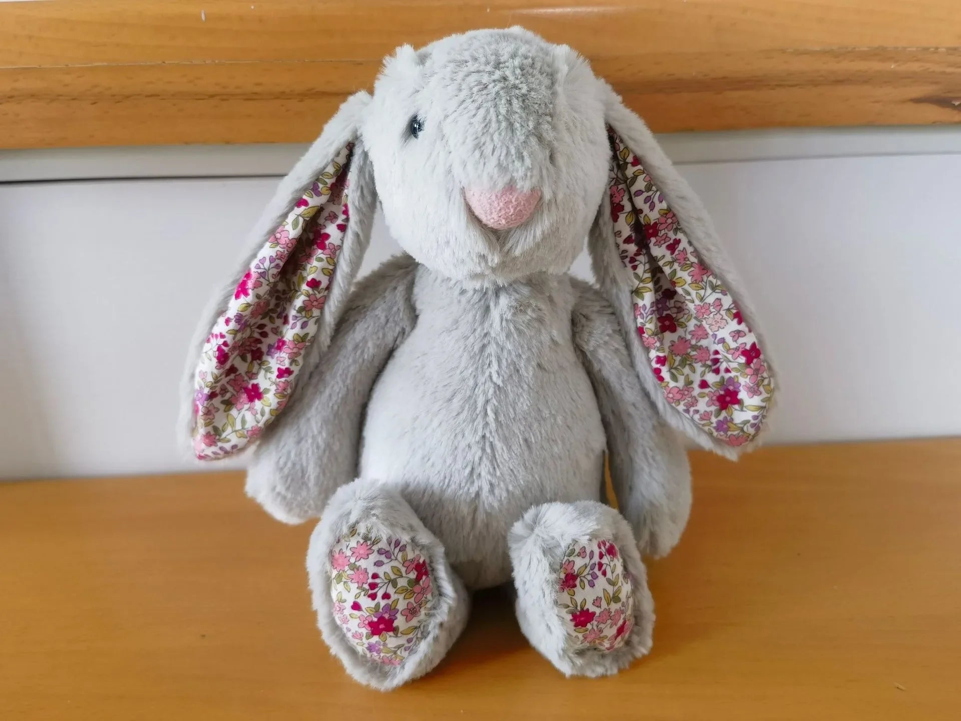 HKM-082131 Kawaii Plush Easter Rabbit Doll - Fluffy Bunny with Long Ears, Perfect for Kids and Gifts