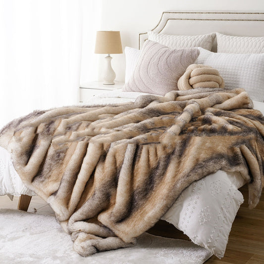 HKM-093651 Portable Velvet Blanket in European Style - Various Sizes and Colors Available