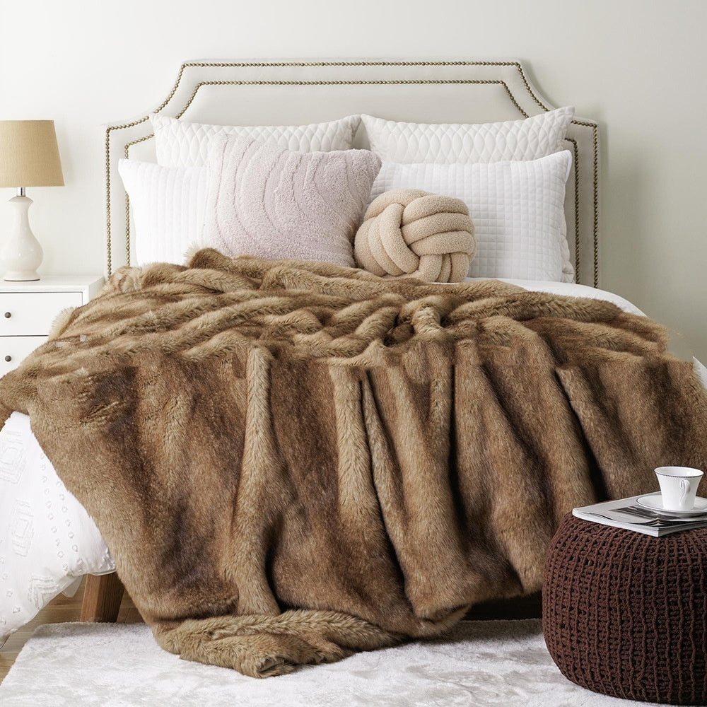 HKM-093651 Portable Velvet Blanket in European Style - Various Sizes and Colors Available