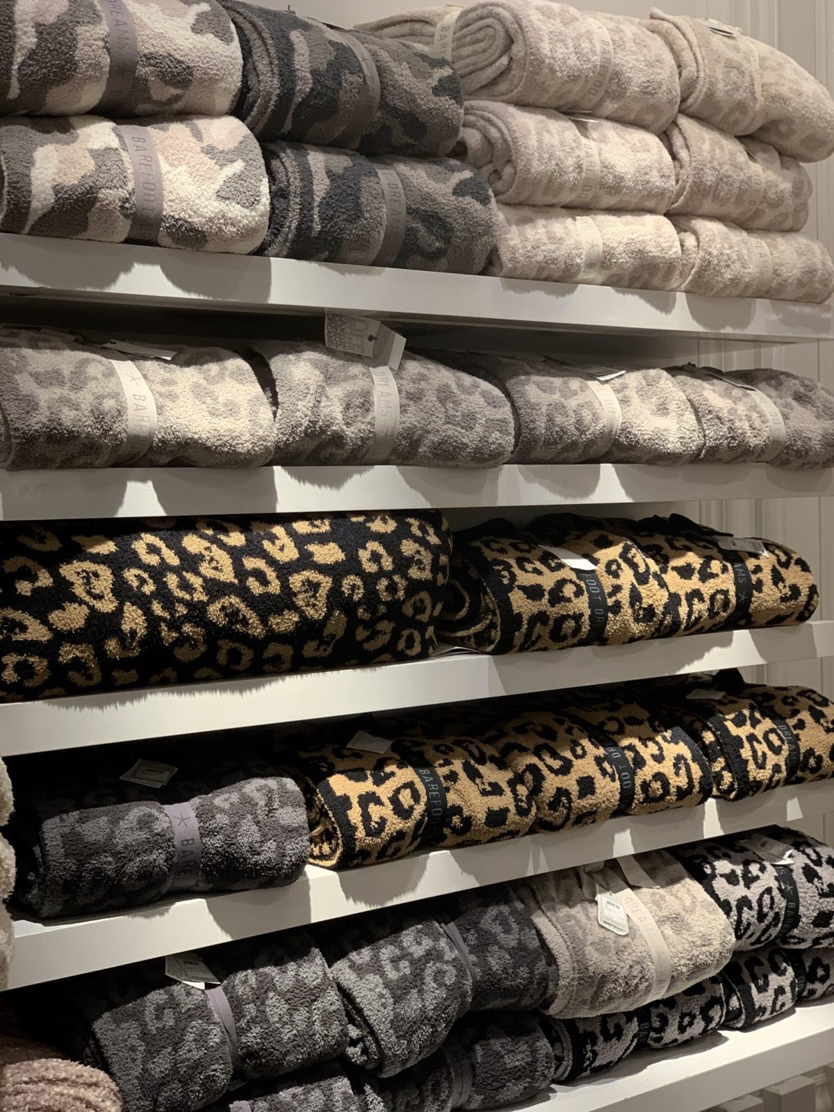 HKM-094483 Knitted Leopard Print Blanket in Soft Elastic Wool - 130 x 180 cm