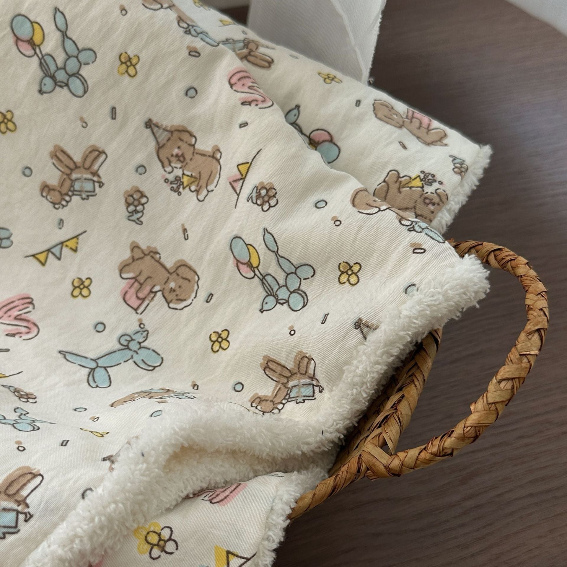 HKM-096083 Skin-Friendly Cloth Cat Pet Bed with Pillow and Quilt Options