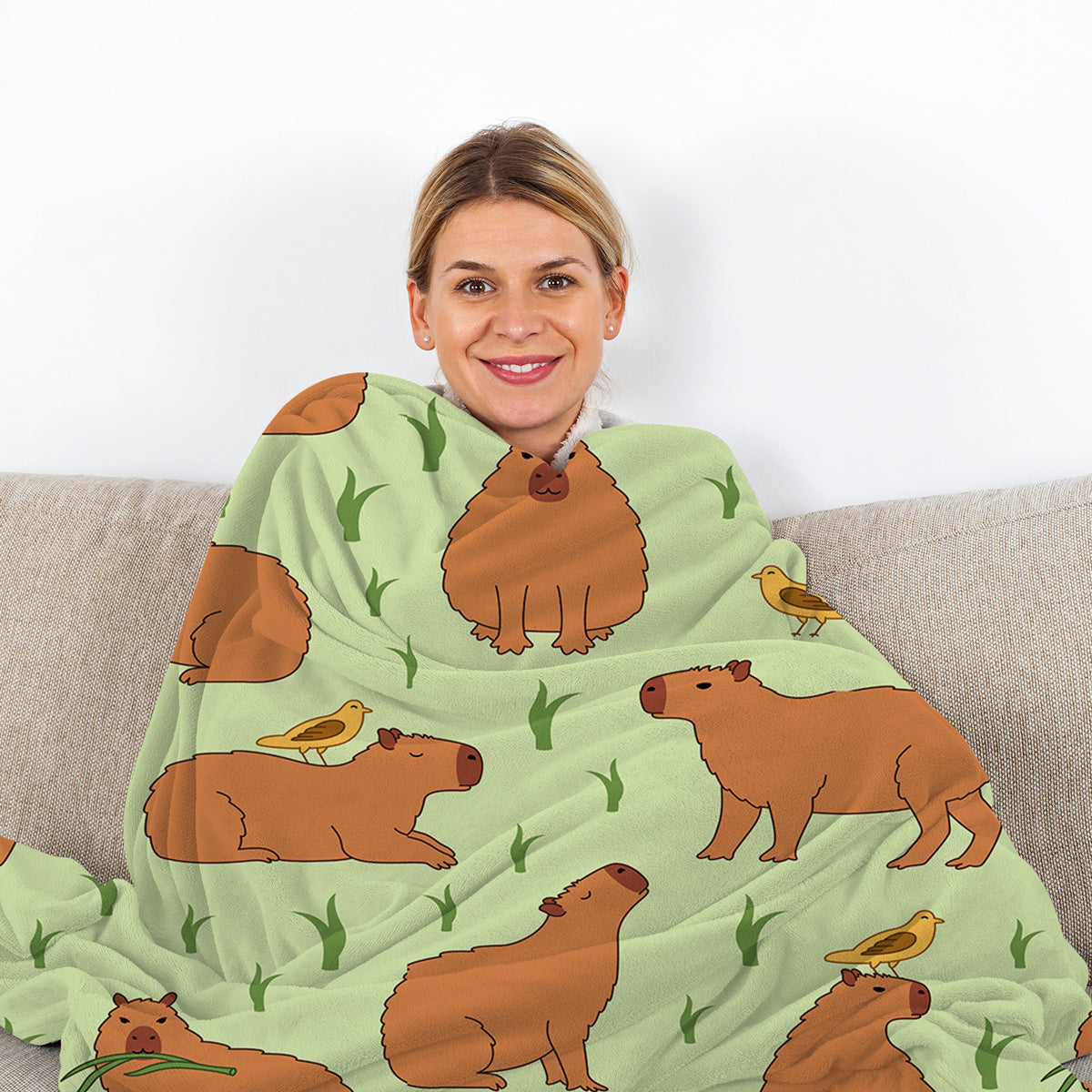HKM-097939 Soft Flannel Multifunctional Blanket with Bird and Capybara Pattern for Home and Outdoors