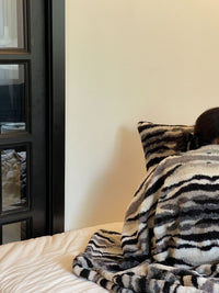 HKM-099411 Tie-Dyed Zebra Stripes Nap Blanket - Black and Beige, Modern Polyester Fiber, 150x200 cm & 100x150 cm Options