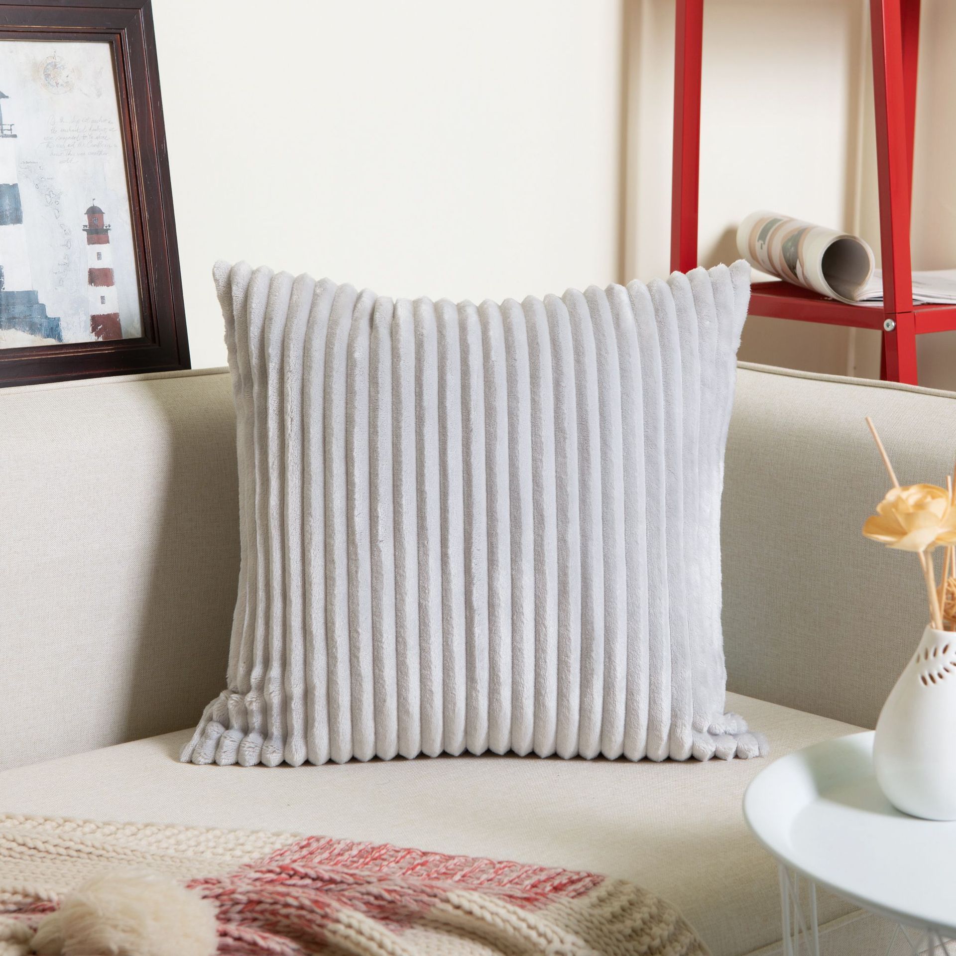 HKM-102675 Modern Striped Flannel Pillowcase 45x45cm with PP Cotton Filling for Home and Commercial Use