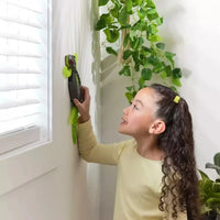HKM-114707 Rechargeable Infrared Remote Control Wall Climbing Gecko RC Toy - Indoor/Outdoor Fun for Ages 2 and Up