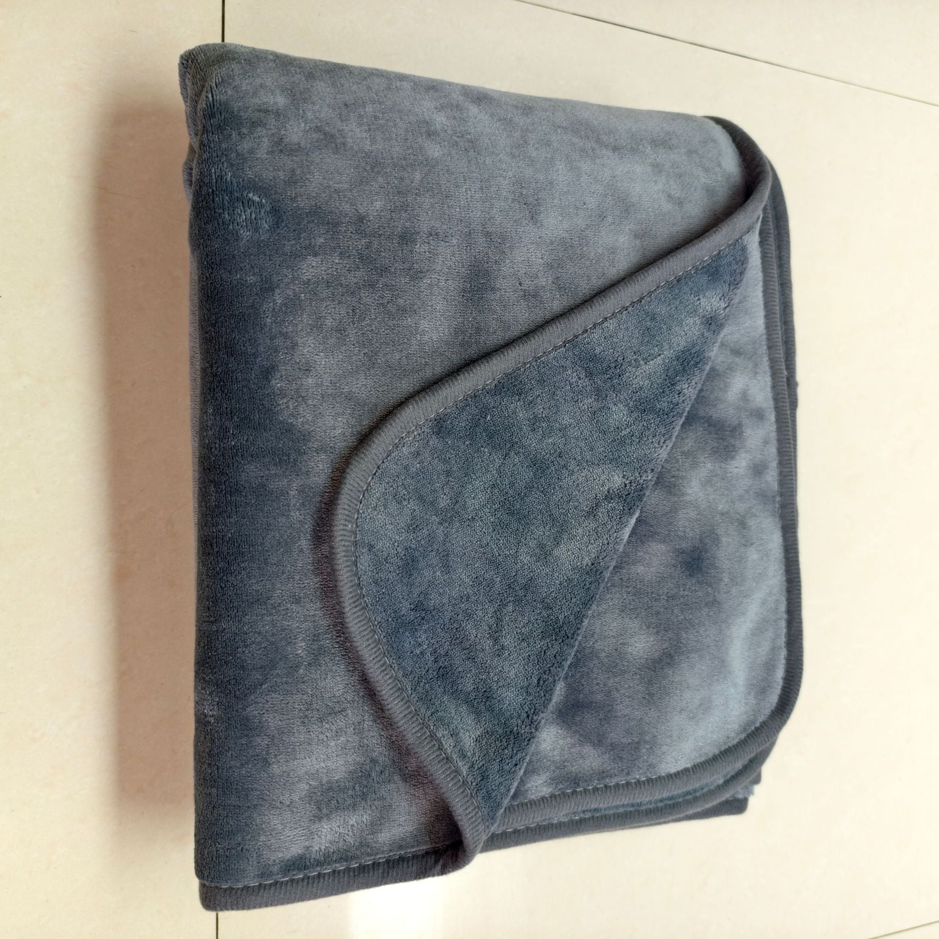HKM-118355 Double-Sided Waterproof Flannel Blanket for Pets and Couples