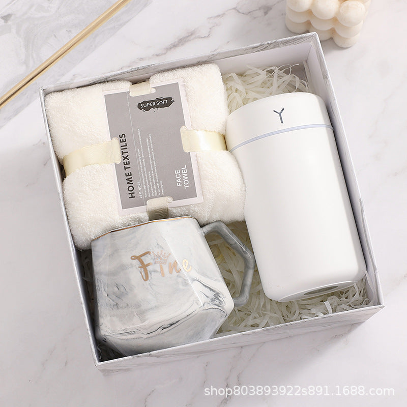 HKM-126035 Elegant Ceramic Business Partner Gift Set in White and Green - Creative European Style, 20*8.5