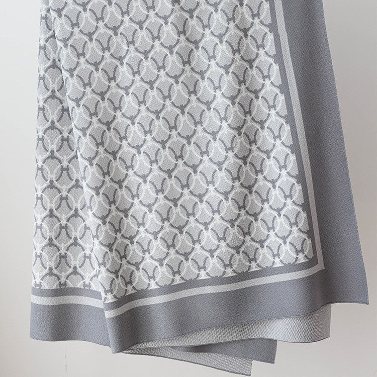 HKM-136467 Retro Geometric Chenille Knit Blanket in Olive and Light Gray for All-Season Decor