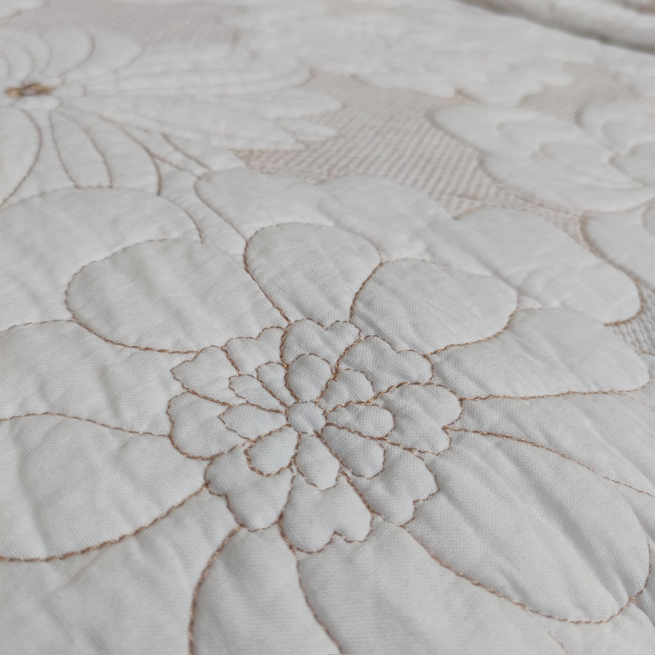 HKM-137619 Cotton Thickened White and Beige Camellia Embroidery Three-Piece Bedcover Set