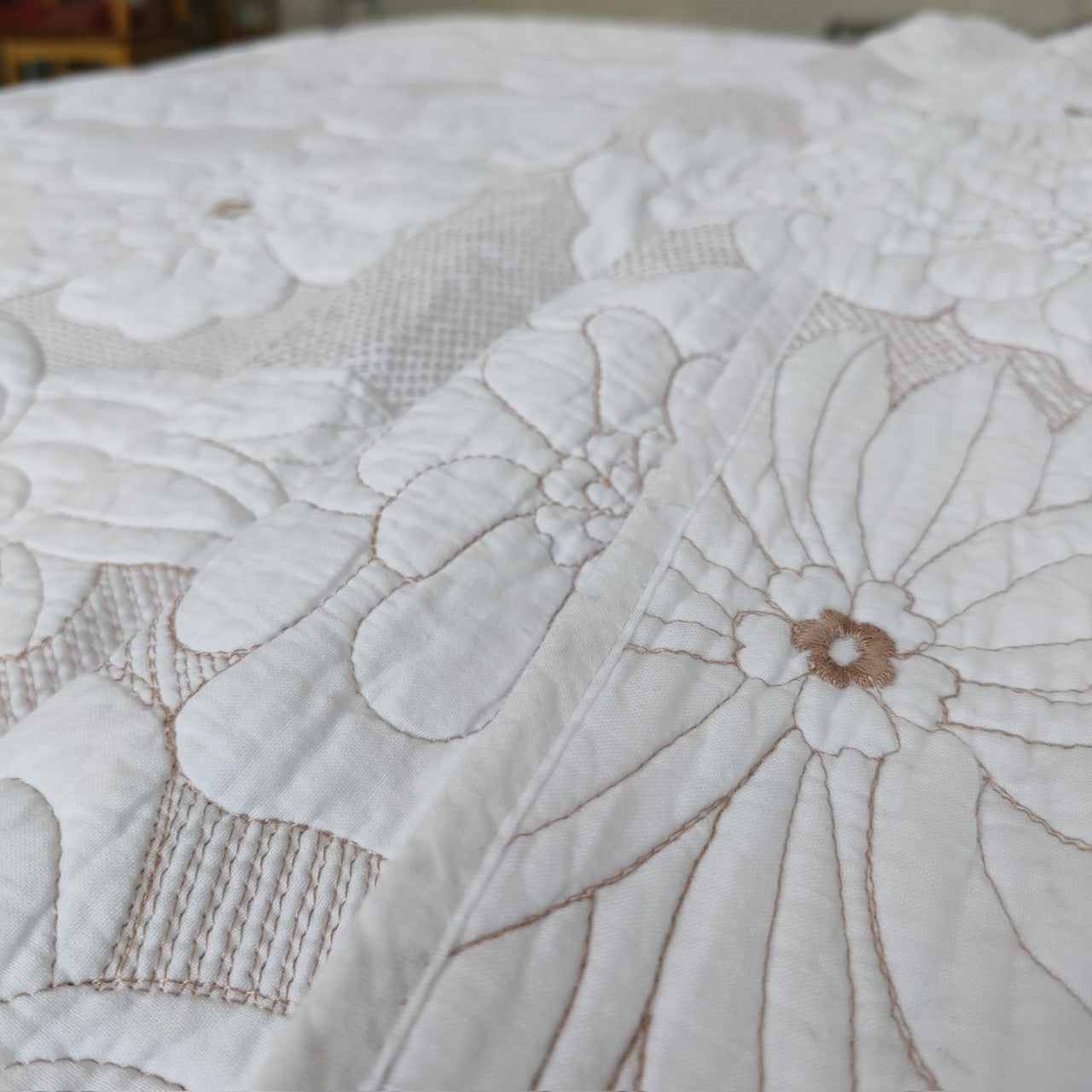 HKM-137619 Cotton Thickened White and Beige Camellia Embroidery Three-Piece Bedcover Set