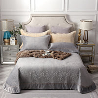 HKM-146451 Luxurious Three-Piece Velvet Quilt Bed Cover Set for Romantic Bedroom Decor