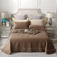 HKM-146451 Luxurious Three-Piece Velvet Quilt Bed Cover Set for Romantic Bedroom Decor