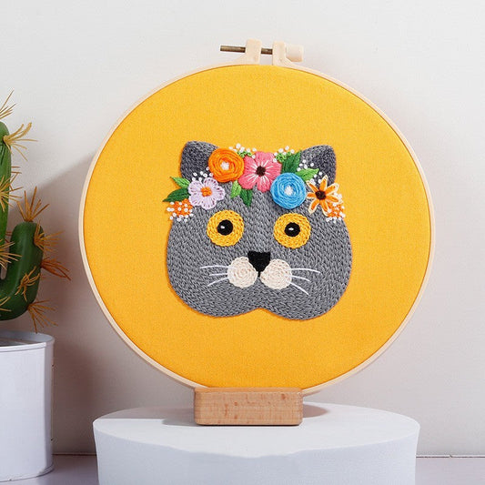 HKM-158035 DIY Handmade Embroidery Kit - European Abstract Cat Designs on Cotton Cloth
