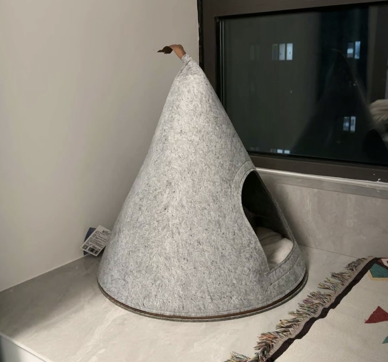 HKM-163923 Cozy Handmade Felt Cat House Tent – Indoor Pet Nest for Cats Under 12 Pounds