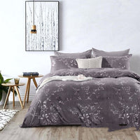 HKM-164563 Luxury Three-Piece Bedding Set with Geometric Duvet Cover and Pillowcases in Polyester