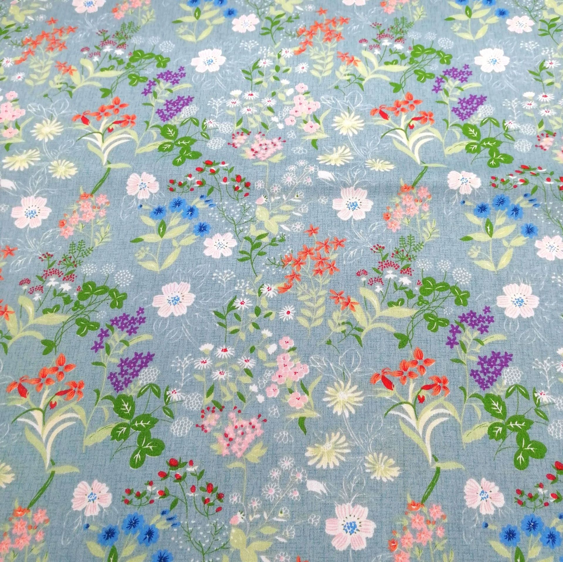 HKM-165779 Floral Pattern Cotton Twill Fabric for DIY Projects and Bedding, 160cm Wide, 100% Cotton