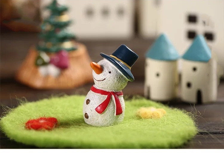 HKM-171347 Christmas-Themed Handmade Resin Crafts for Creative Desk Decoration