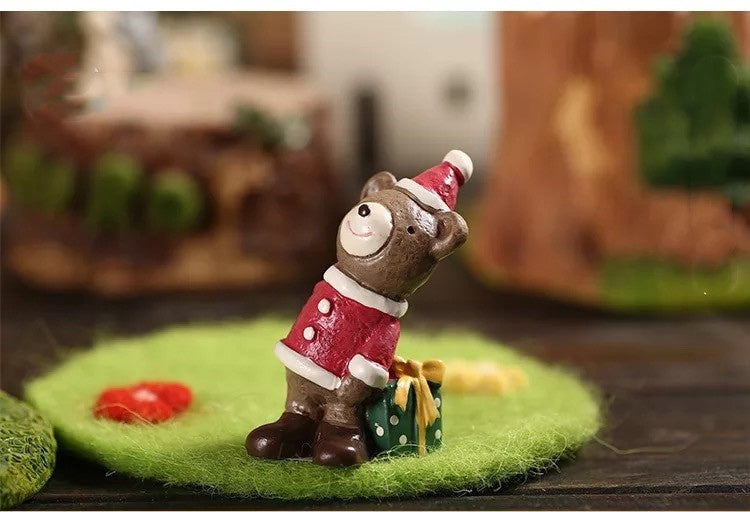 HKM-171347 Christmas-Themed Handmade Resin Crafts for Creative Desk Decoration