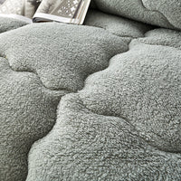 HKM-178771 Warm Australian Lamb Wool Winter Quilt – Thick Polyester Cashmere for Cozy Nights