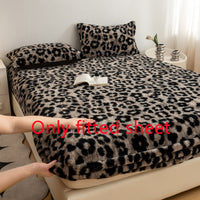 HKM-191955 Class A Thickened Thermal Velvet Bedspread with Plant and Flower Pattern - Milk Fiber Fitted Sheet Set