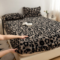 HKM-191955 Class A Thickened Thermal Velvet Bedspread with Plant and Flower Pattern - Milk Fiber Fitted Sheet Set