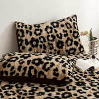 HKM-191955 Class A Thickened Thermal Velvet Bedspread with Plant and Flower Pattern - Milk Fiber Fitted Sheet Set